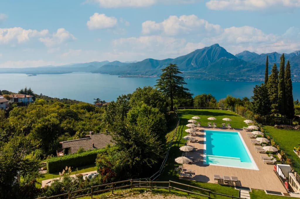 where to stay in Italy for a week