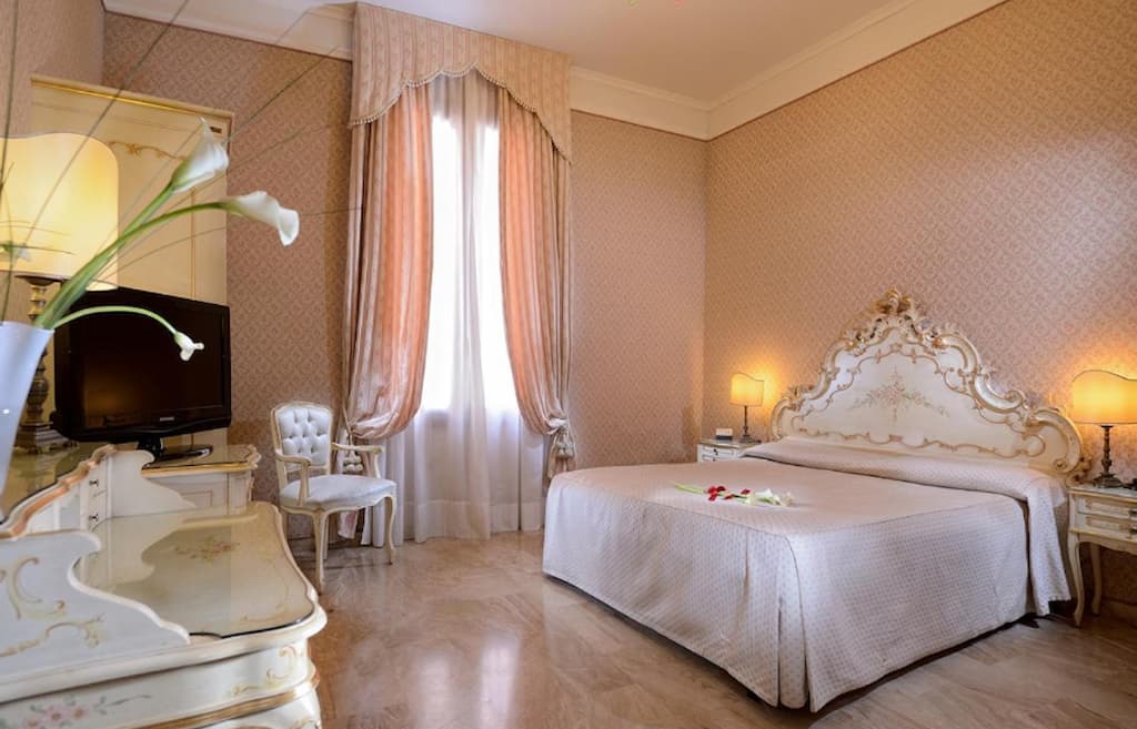 Hotel Canaletto is our favourite hotel in Venice